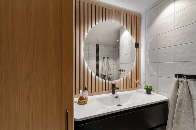Scandinavian Bathroom Mirrors That Maximize Space (2026 Guide)