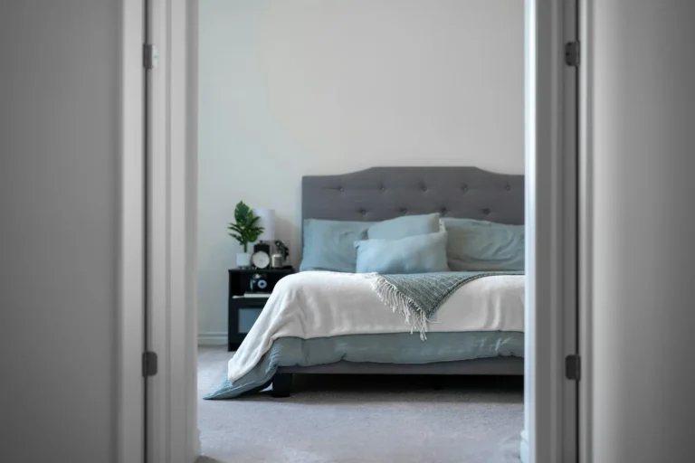 Cozy Aesthetic Bedroom Ideas: How to Create a Warm, Calm Retreat